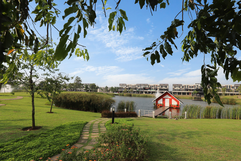  Spot Piknik dengan View Danau di Gading Serpong, Melody Lake Symphonia yang Ramai Dikunjungi Warga 