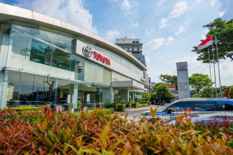Plaza Toyota Gading Serpong