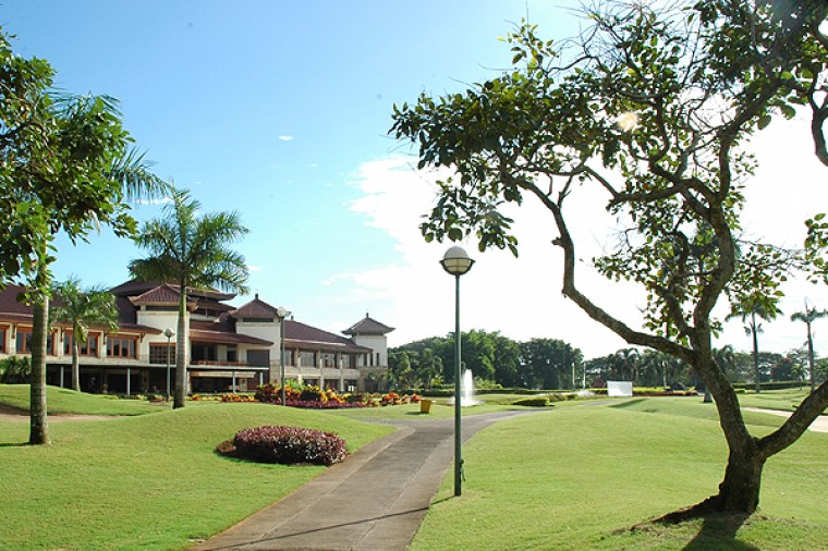 Gading Raya Padang Golf & Club Serpong