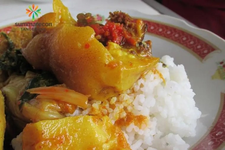  Mengenal Nasi Kapau: Sejarah & Bedanya dengan Nasi Padang 