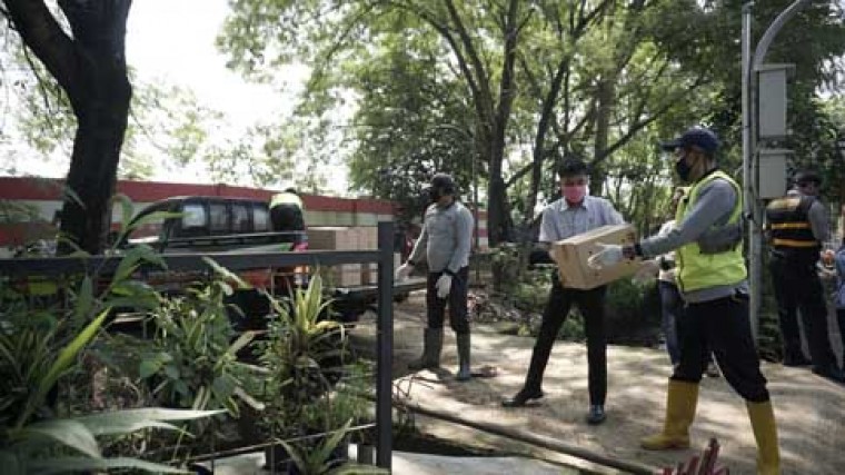 https://images-residence.summarecon.com/images/gallery/article/13620/thumb/Sembako%20covid%20gedebage%20april%203.jpg