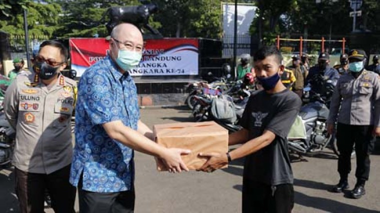 https://images-residence.summarecon.com/images/gallery/article/13664/thumb/donasi%20polrestabes%202.jpg