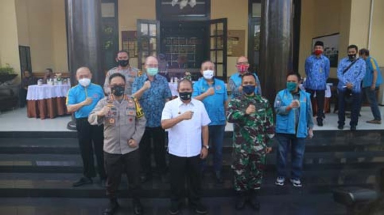 https://images-residence.summarecon.com/images/gallery/article/13664/thumb/donasi%20polrestabes%205.jpg