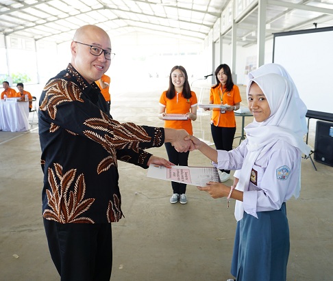 https://images-residence.summarecon.com/images/gallery/article/5888/Beasiswa%20SBD%202017%202.jpg