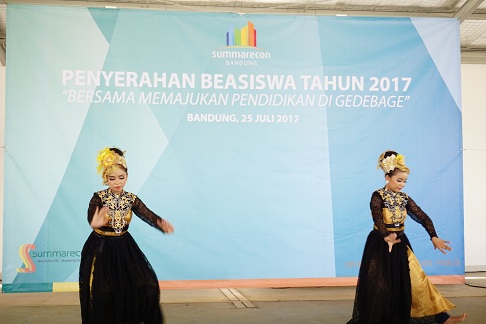 https://images-residence.summarecon.com/images/gallery/article/5888/Beasiswa%20SBD%202017%204.jpg