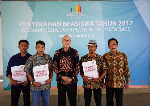 https://images-residence.summarecon.com/images/gallery/article/5888/Beasiswa%20SBD%202017%206.jpg